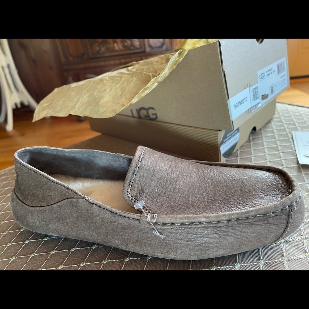 NWT Uggs Men’s Slippers
